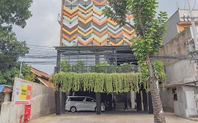 Reddoorz Premium @ Hotel Hebat