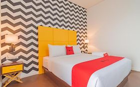 Reddoorz Premium @ Hotel Hebat